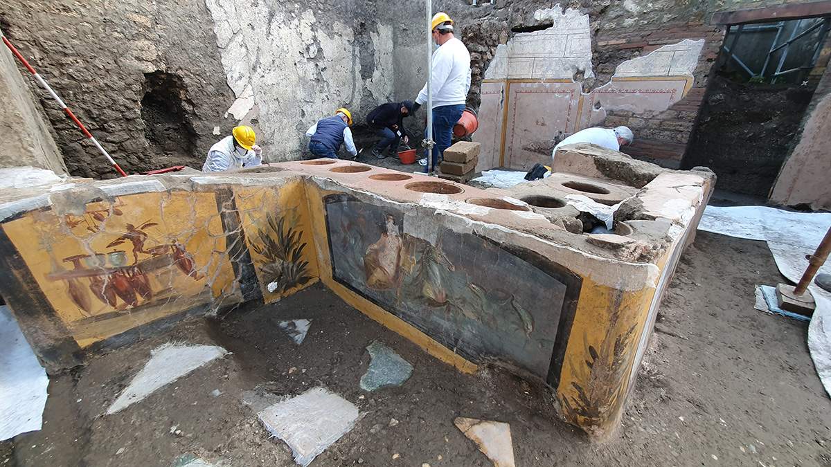 Pompeii's outstanding discovery: a semi-taroque to promote a French documentary?