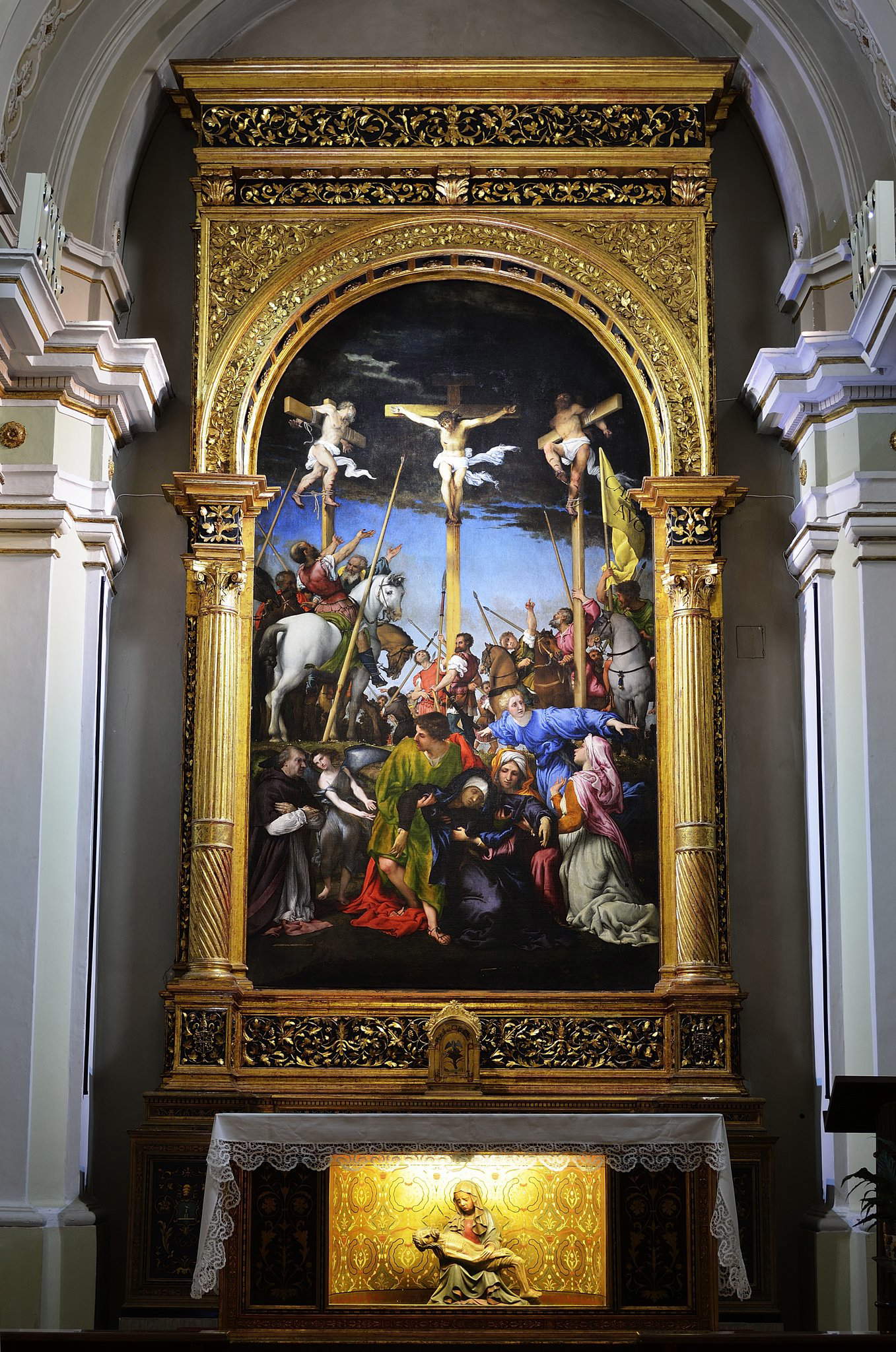 Lorenzo Lotto, Crucifixión (1528-1529; óleo sobre lienzo, 425,5 x 248 cm; Monte San Giusto, Santa Maria della Pietà) Lorenzo Lotto, Crucifixión (1528-1529; óleo sobre lienzo, 425,5 x 248 cm; Monte San Giusto, Santa Maria della Pietà)