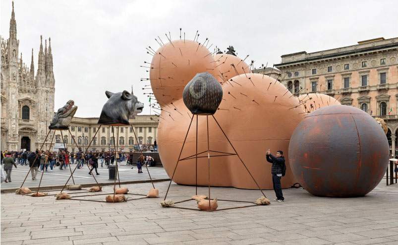 Gaetano Pesce's Suffering Majesty donated to Ferrara: it is a metaphor for violence against women