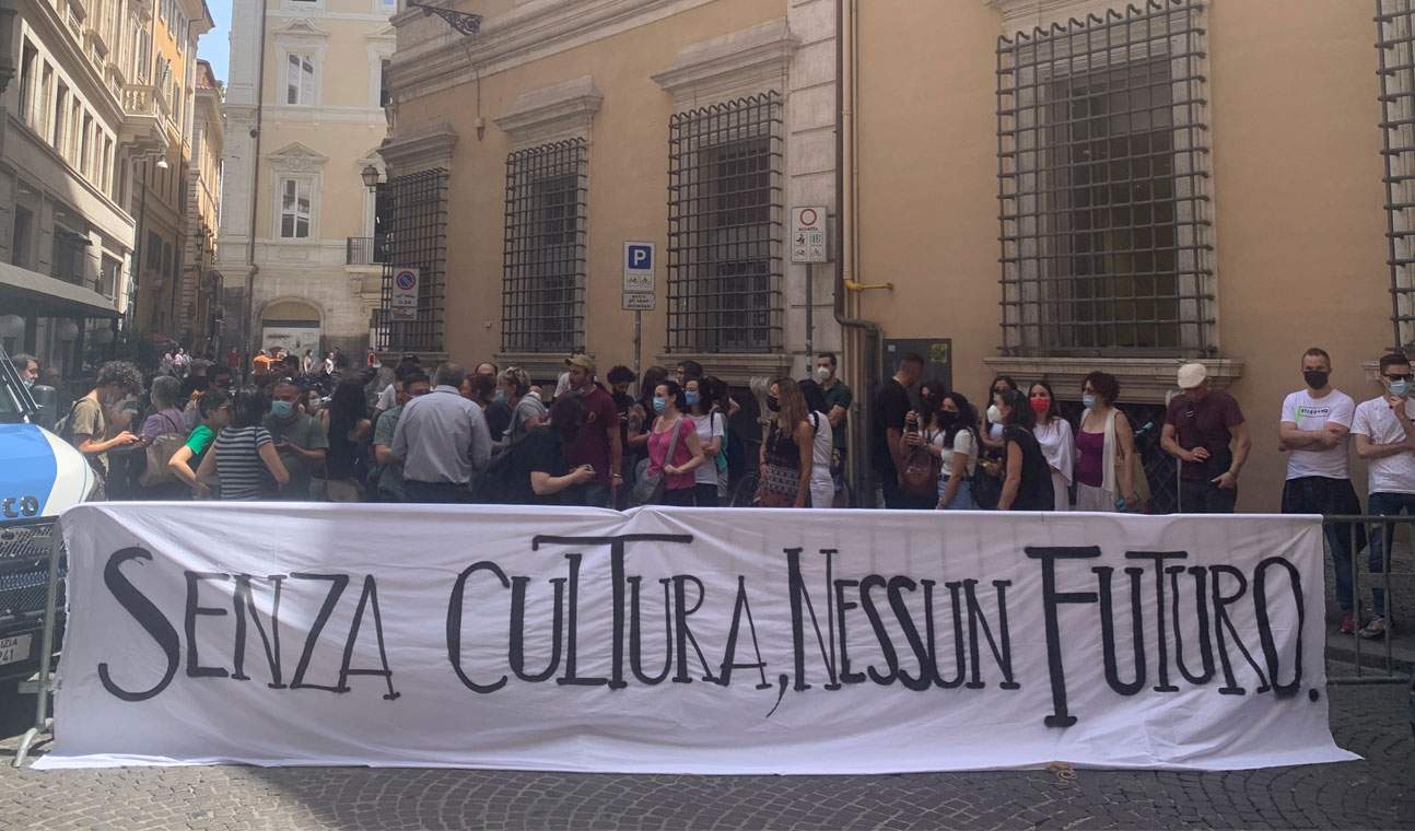 Manifestation des travailleurs de la culture délocalisés à Rome : 