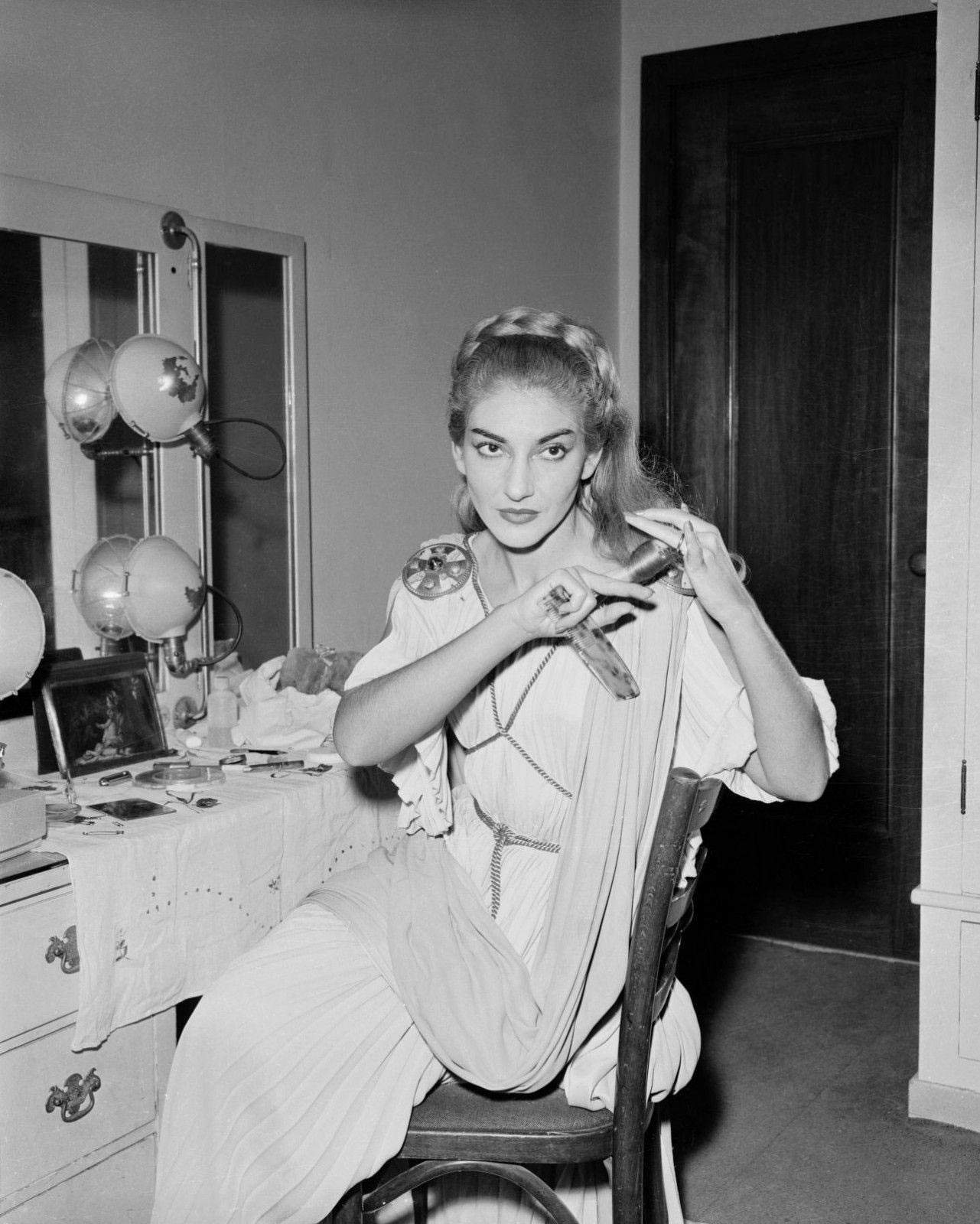 Maria Callas dans la loge de Norma, Chicago, novembre 1954 Maria Callas dans la loge de Norma, Chicago, novembre 1954