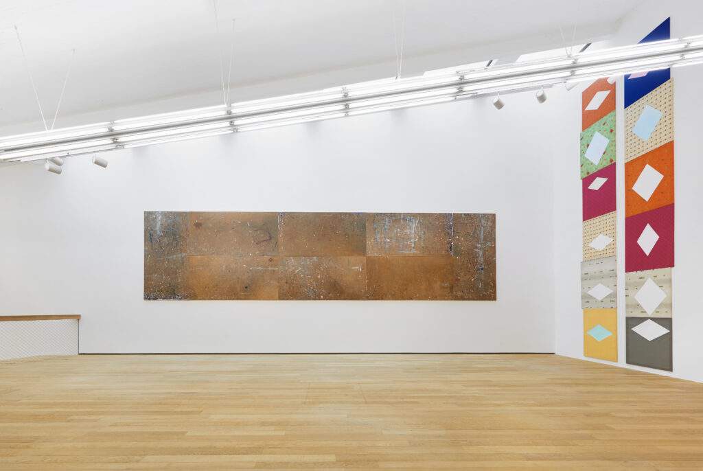 Bolzano accueille la première exposition de Michael Krebber, un important artiste allemand contemporain