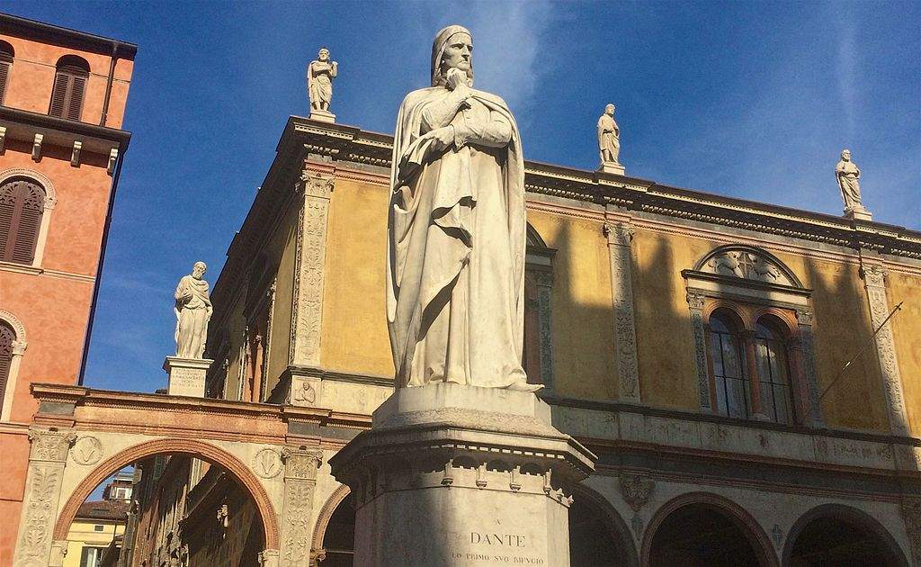 Vérone, Zalando finance la restauration du monument à Dante sur la Piazza dei Signori