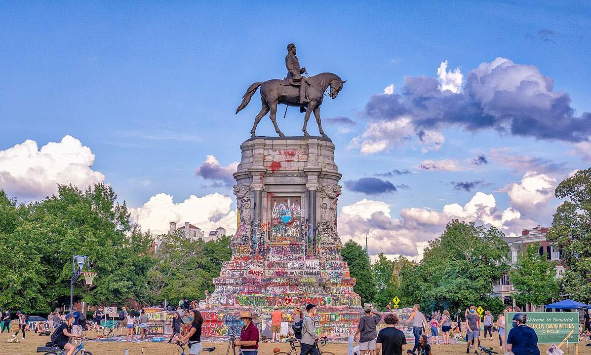 Verrà rimosso il monumento a Robert E. Lee di Richmond, simbolo delle proteste BLM