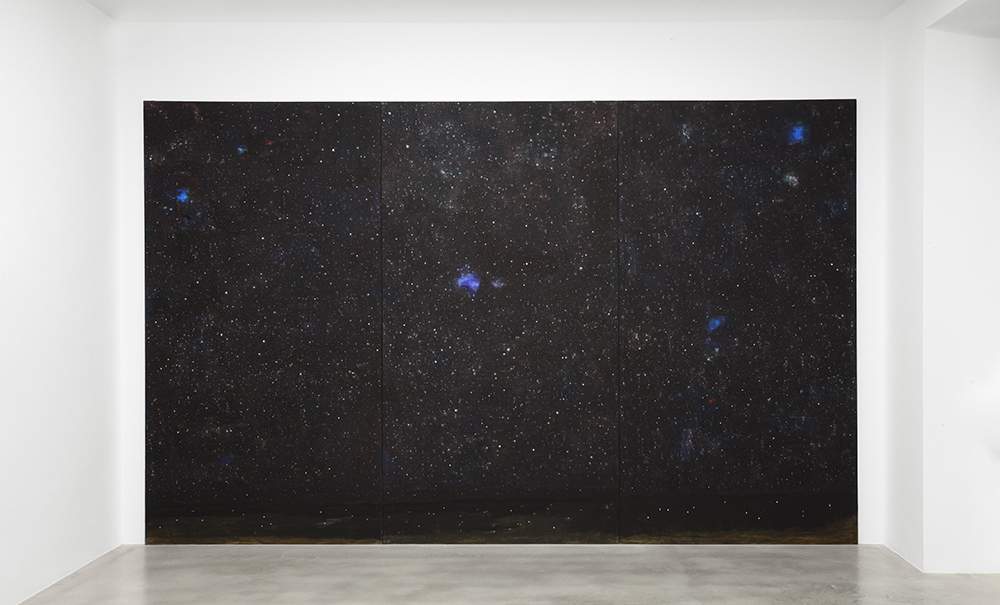 Intimiste et contemplatif, le ciel étoilé de Natale Addamiano est exposé à Milan