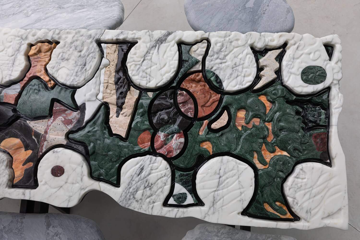 Un conte de fées en marbre : à Milan, le nouveau projet de Neïl Beloufa