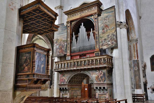 L'orgue et la chaire de Romanino. Photo Diocèse de Mantoue L'orgue et la chaire de Romanino. Photo Diocèse de Mantoue