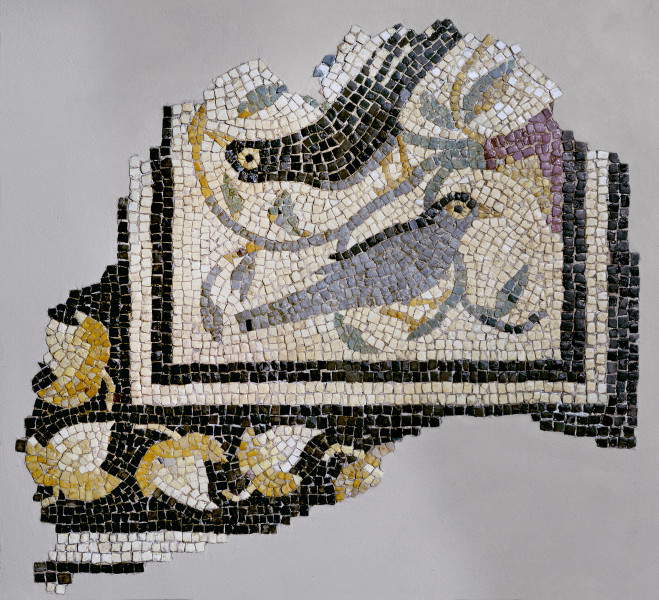 Römische Kunst, Mosaik mit Vögeln (1. Jahrhundert n. Chr.; Marmor und Mosaiksteine, 53 x 58 cm; Padua, Musei Civici agli Eremitani, Archäologisches Museum) Römische Kunst, Mosaik mit Vögeln (1. Jahrhundert n. Chr.; Marmor und Mosaiksteine, 53 x 58 cm; Padua, Musei Civici agli Eremitani, Archäologisches Museum)