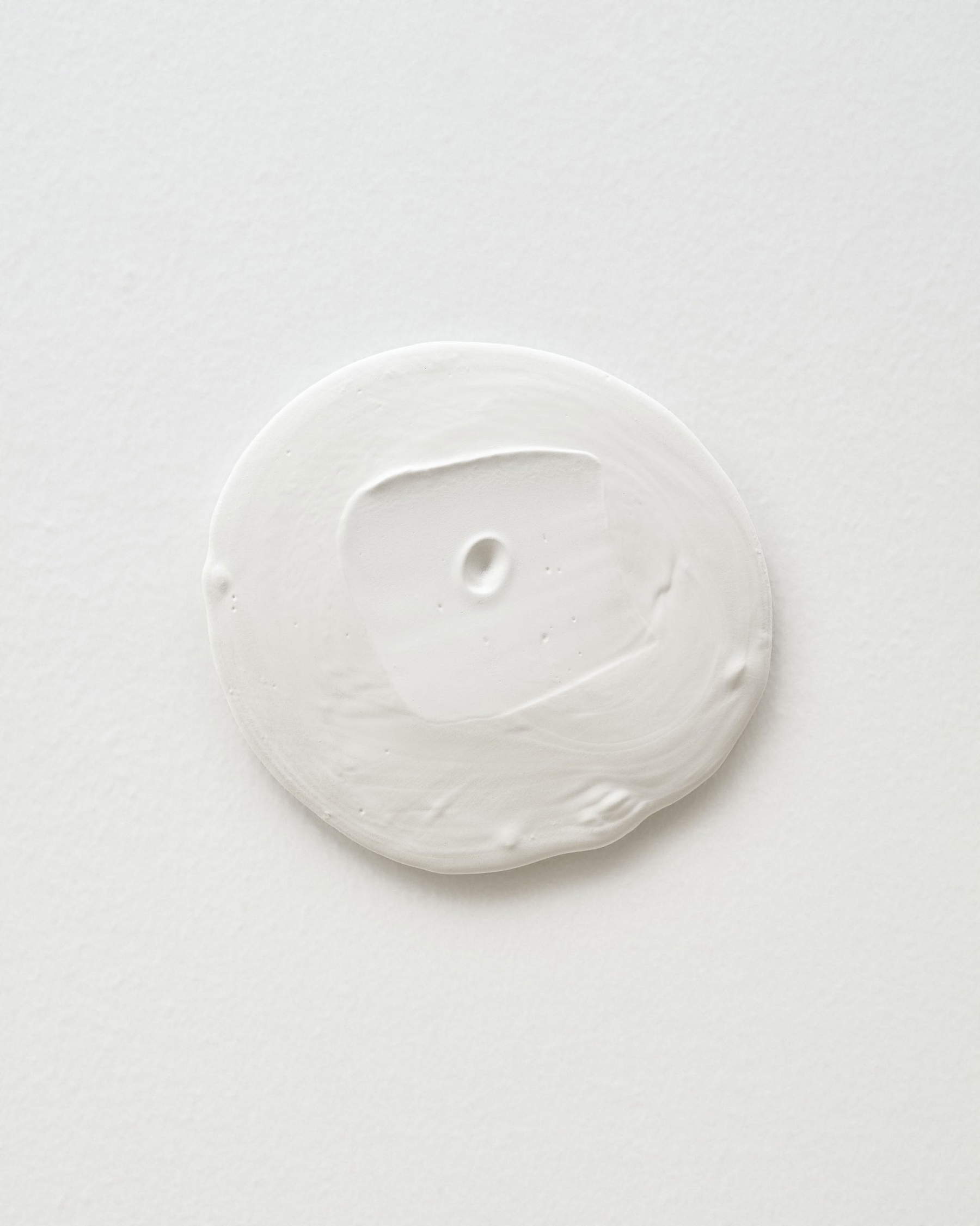 Paolo Icaro, Breath (2018M plaster, 30x32x2 cm). Photo C.Favero Paolo Icaro, Breath (2018M plaster, 30x32x2 cm). Photo C.Favero