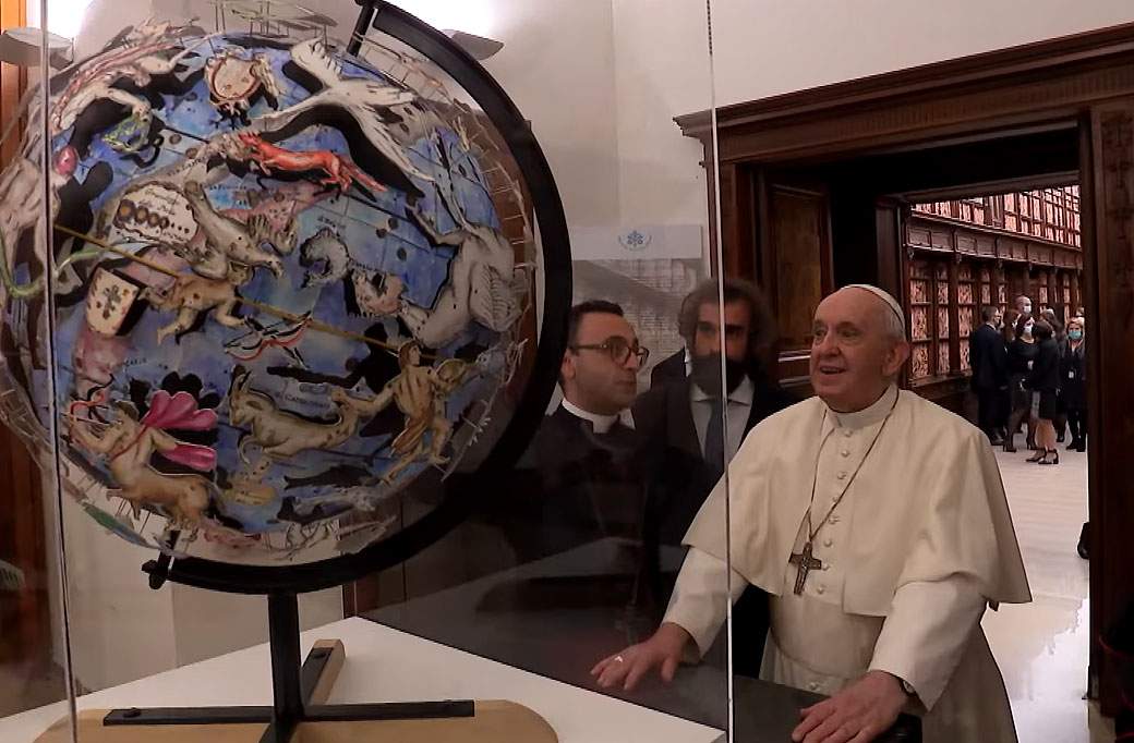La Bibliothèque du Vatican s'ouvre pour la première fois à l'art contemporain : l'exposition de Pietro Ruffo