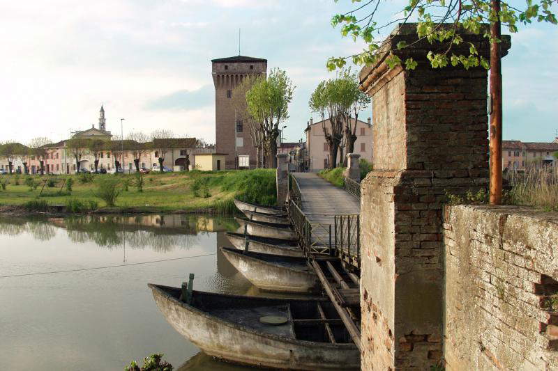 Le ponton de Commessaggio. Photo GAL Oglio Po Terra d'acqua Le ponton de Commessaggio. Photo GAL Oglio Po Terra d'acqua