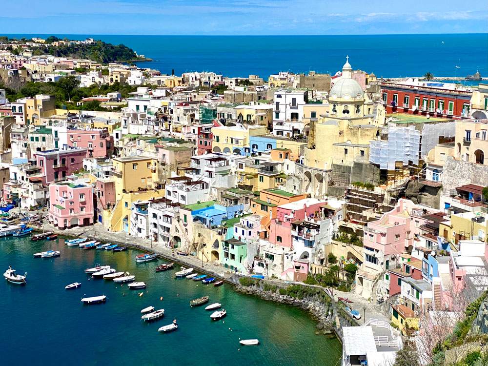 After being nominated as Italian Capital of Culture 2022, the first widespread exhibition arrives in Procida 