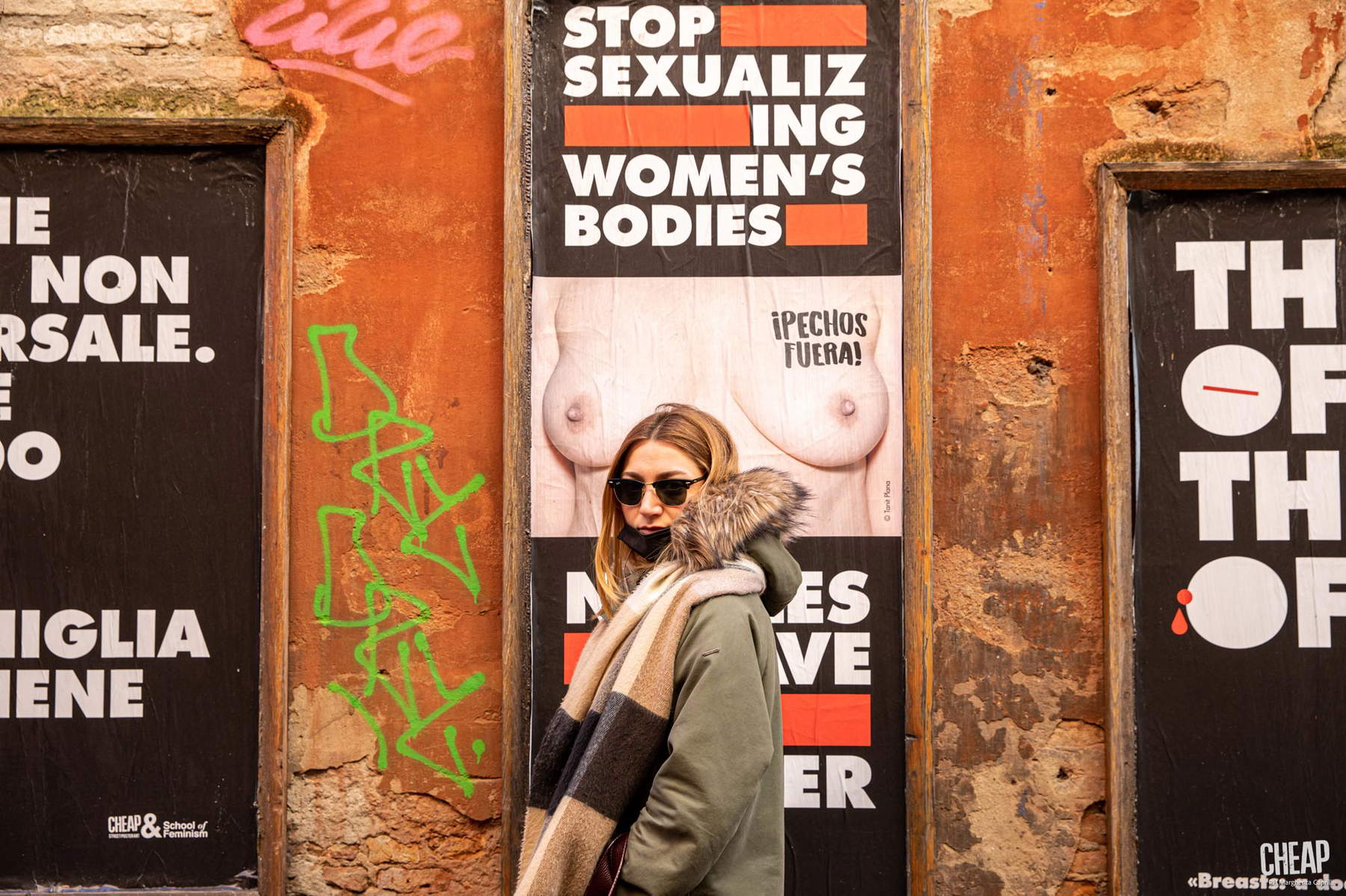 Tette al vento in strada a Bologna. Perché il seno femminile scandalizza e  quello maschile no?