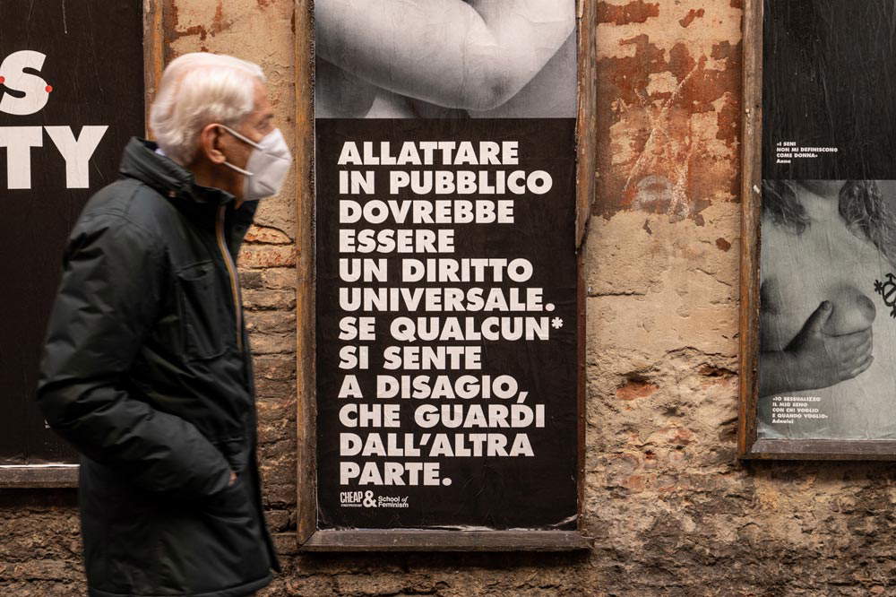 Boobs in the wind on the street in Bologna. Why do female breasts scandalize and male breasts do not?