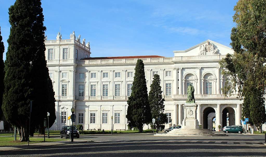 Il Portogallo riapre musei, cinema, teatri, bar all'aperto. Però con regole rigide