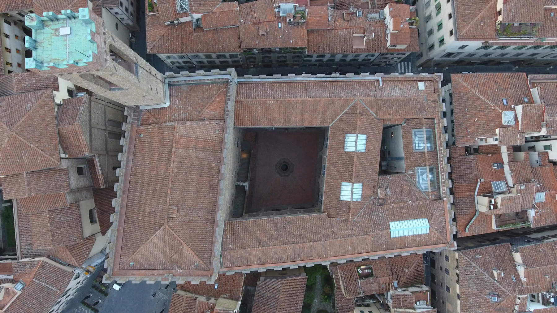 Le Bargello vu du ciel Le Bargello vu du ciel