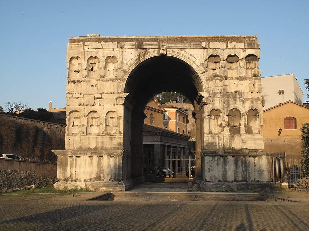 Rome, Arch of Janus reopens. But only for four hours a week. And opening it will be Fendi