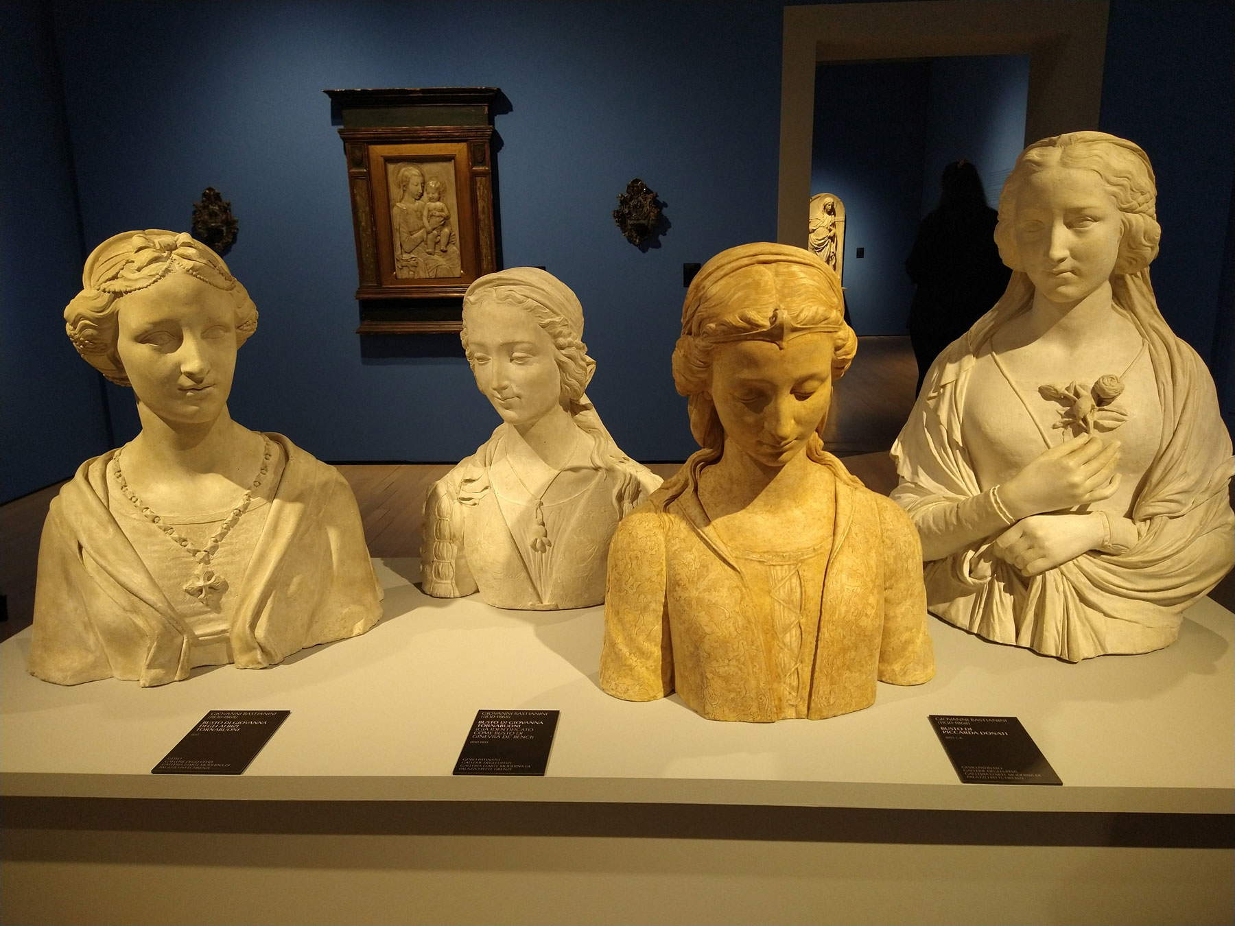 Ausstellungshalle Die Fälschung in der Kunst. Alceo Dossena und die italienische Renaissance-Skulptur Ausstellungshalle Die Fälschung in der Kunst. Alceo Dossena und die italienische Renaissance-Skulptur