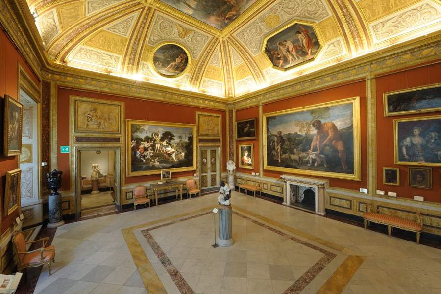 Des réserves aux salles : les tableaux de la Galerie Borghèse descendent les escaliers 