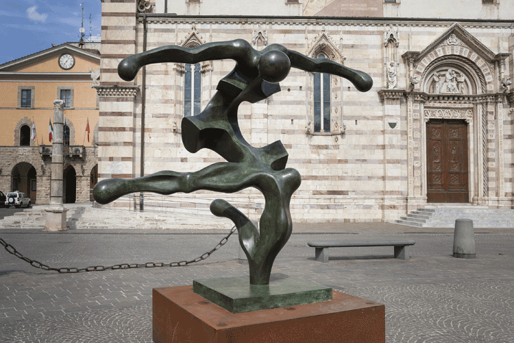 Grosseto, six grandes sculptures de Sauro Cavallini exposées en plein air en hommage à Dante