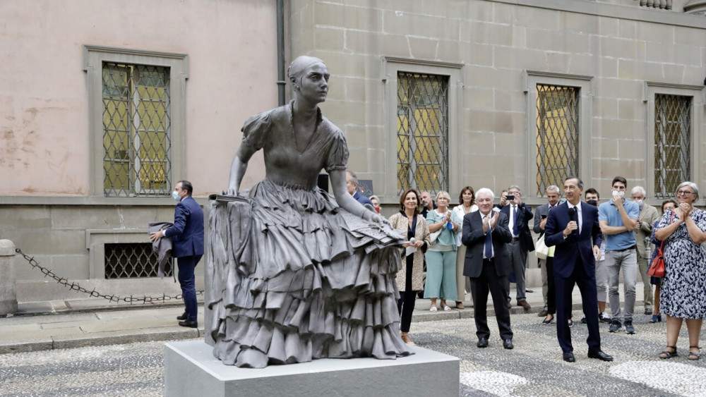 Inaugurata a Milano la prima statua pubblica dedicata a una donna: è Cristina Trivulzio di Belgiojoso 