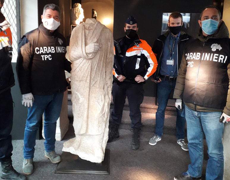 I Carabinieri recuperano in Belgio una scultura del I secolo a.C. rubata a Roma nel 2011