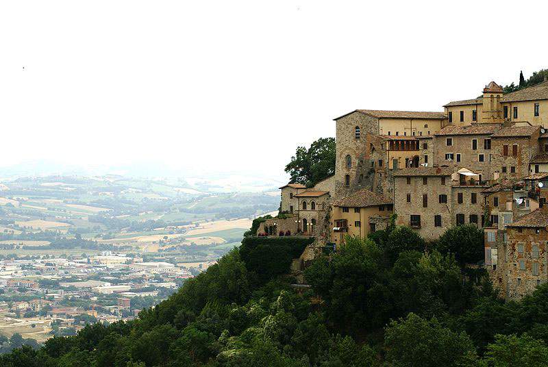 Todi opens the doors of its historic buildings for contemporary art 