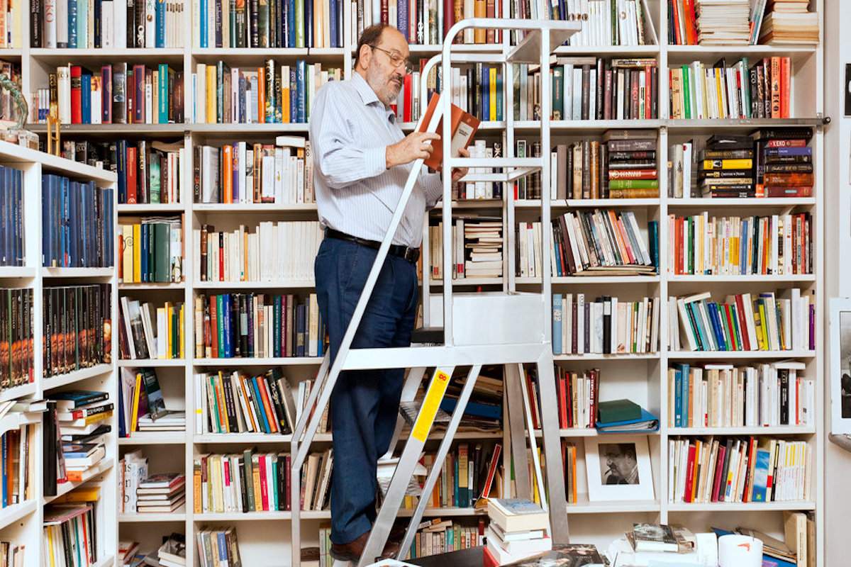 MiBACT acquiert la bibliothèque et les archives d'Umberto Eco : elles deviennent propriété publique