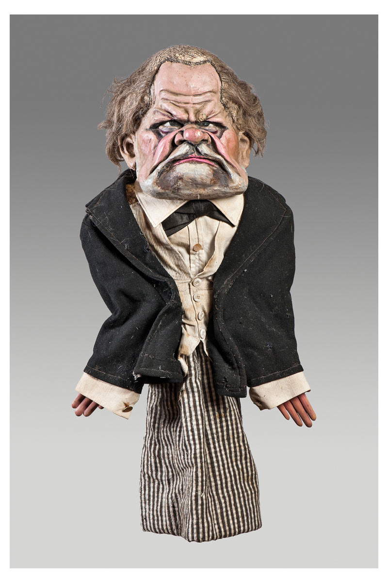 Umberto Tirelli, Marionnette de Giosuè Carducci (papier mâché et vêtements ; Modène, collection privée) Umberto Tirelli, Marionnette de Giosuè Carducci (papier mâché et vêtements ; Modène, collection privée)