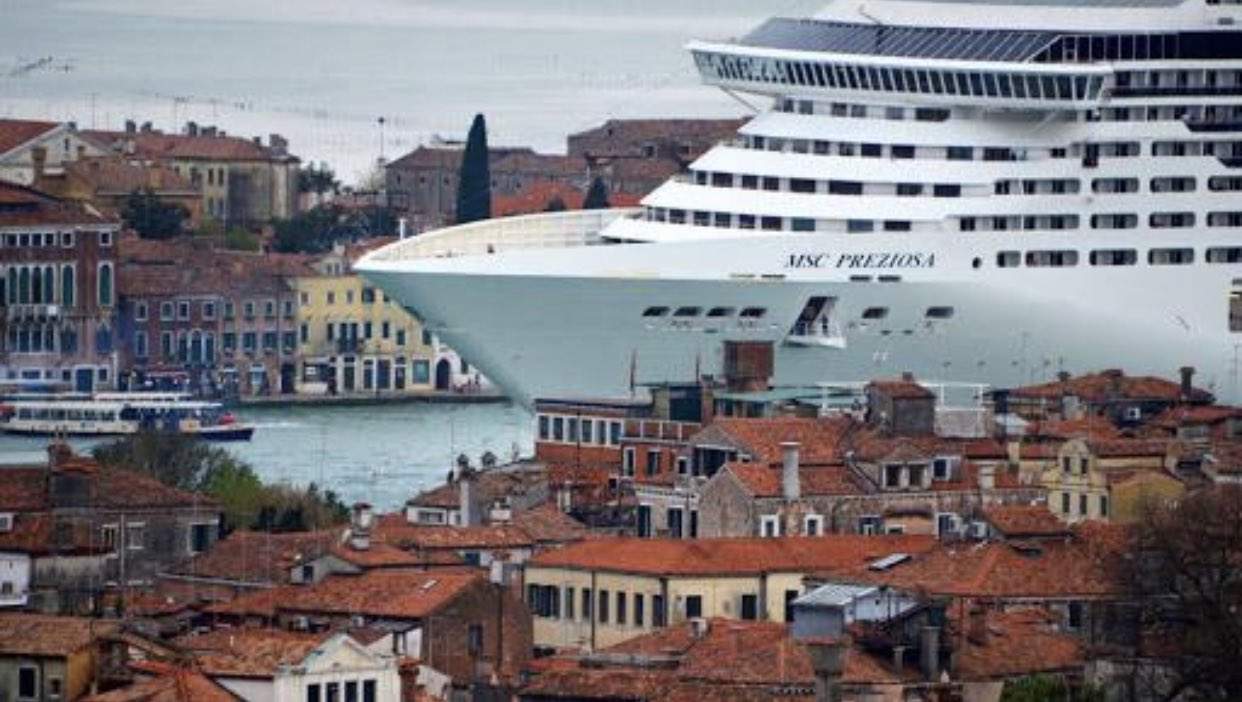 Draghi government imposes stop to large ships in Venice lagoon
