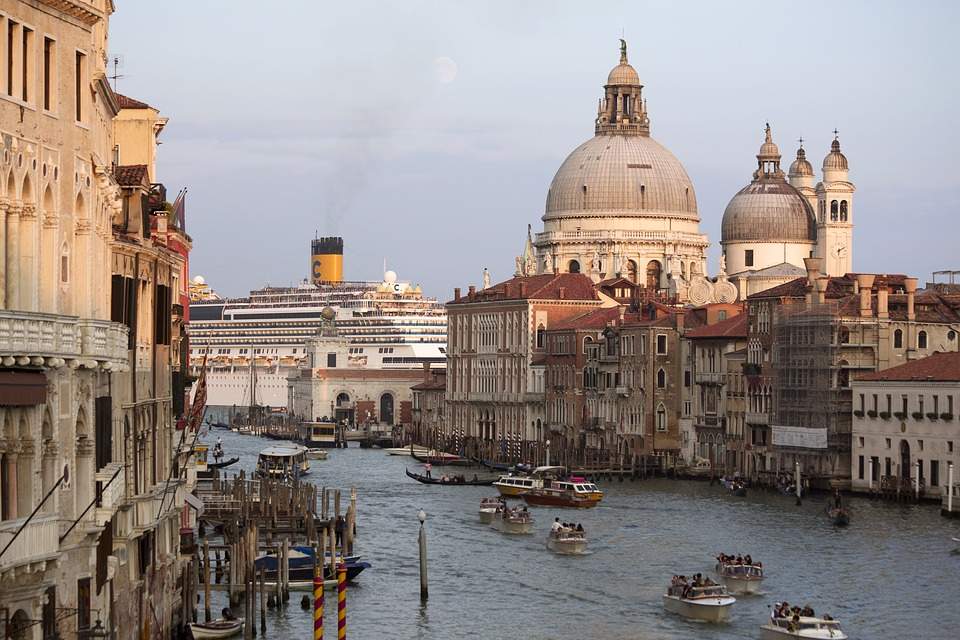 Arrêt des grands navires à Venise, 57,5 millions de rafraîchissements pour les compagnies maritimes arrivent
