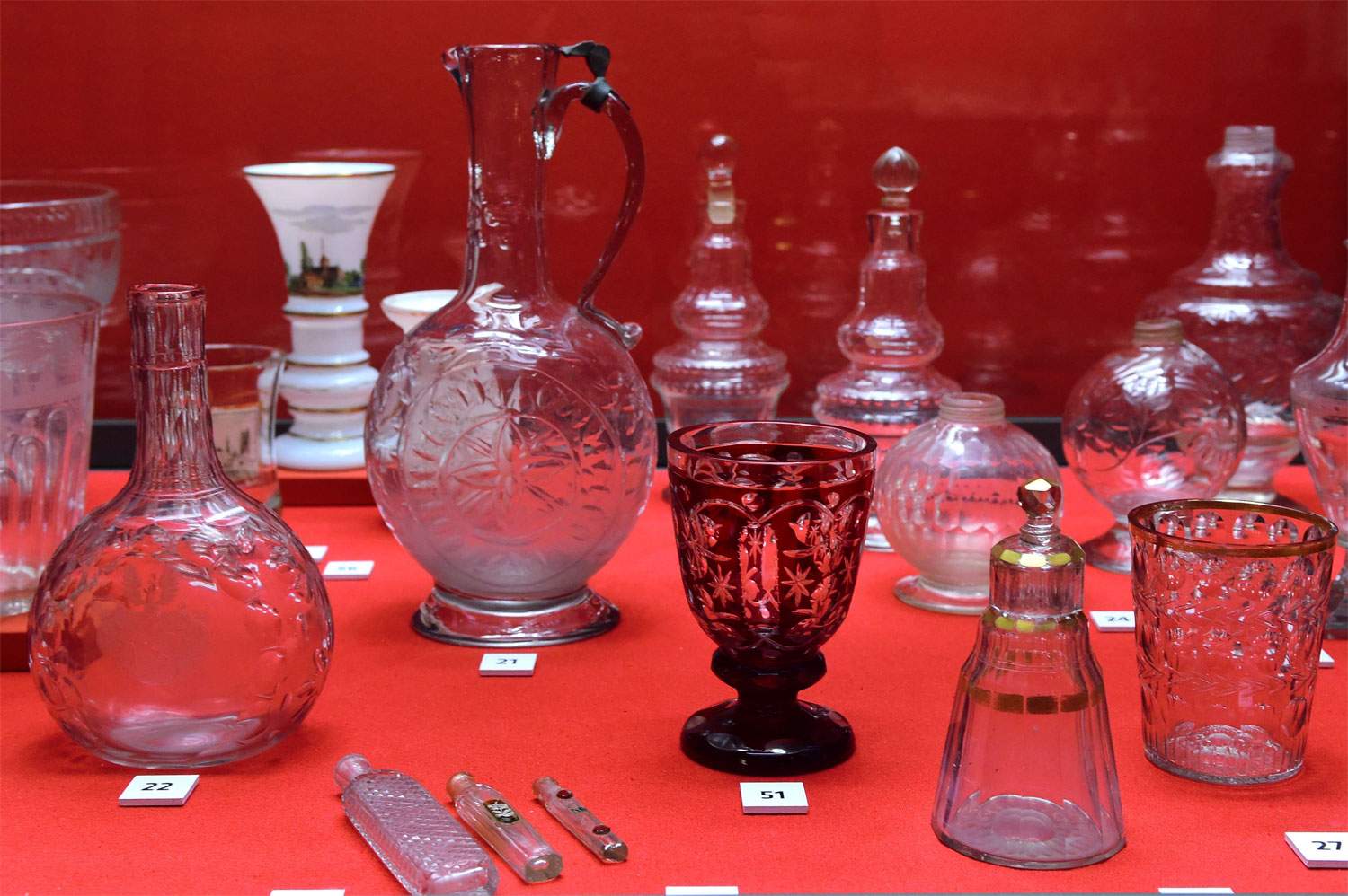 The Bologna Civic Museums acquire an important collection of glass from the seventeenth to the nineteenth century