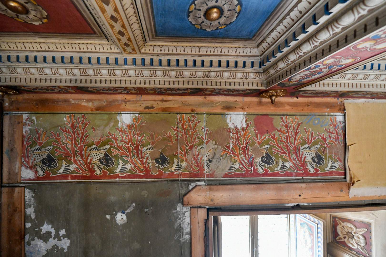 Splendid discovery at Villa Puccini in Torre del Lago: decorative cycle resurfaces