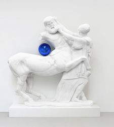 Milano, una grande opera di Jeff Koons alle Gallerie d'Italia di piazza Scala 
