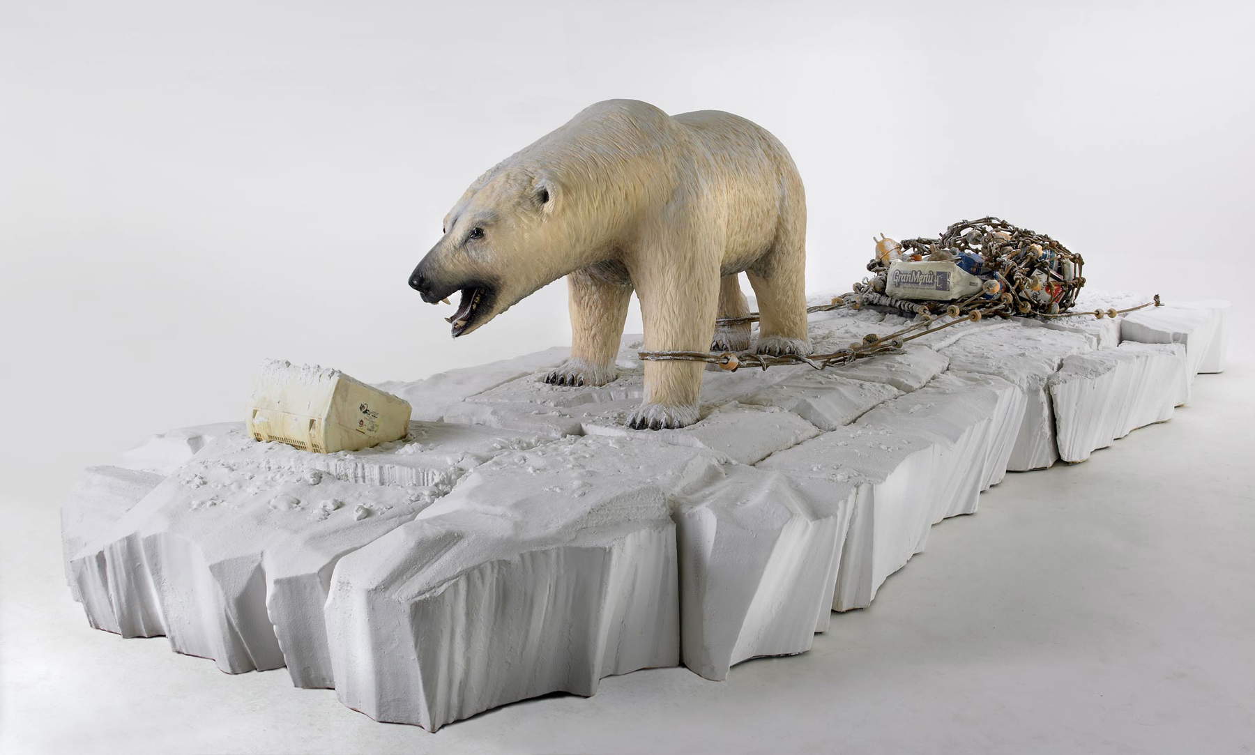 Bertozzi & Casoni, Composizione in bianco (2007; cerámica policromada y bronce, 150 x 600 x 300 cm)
 Bertozzi & Casoni, Composizione in bianco (2007; cerámica policromada y bronce, 150 x 600 x 300 cm)