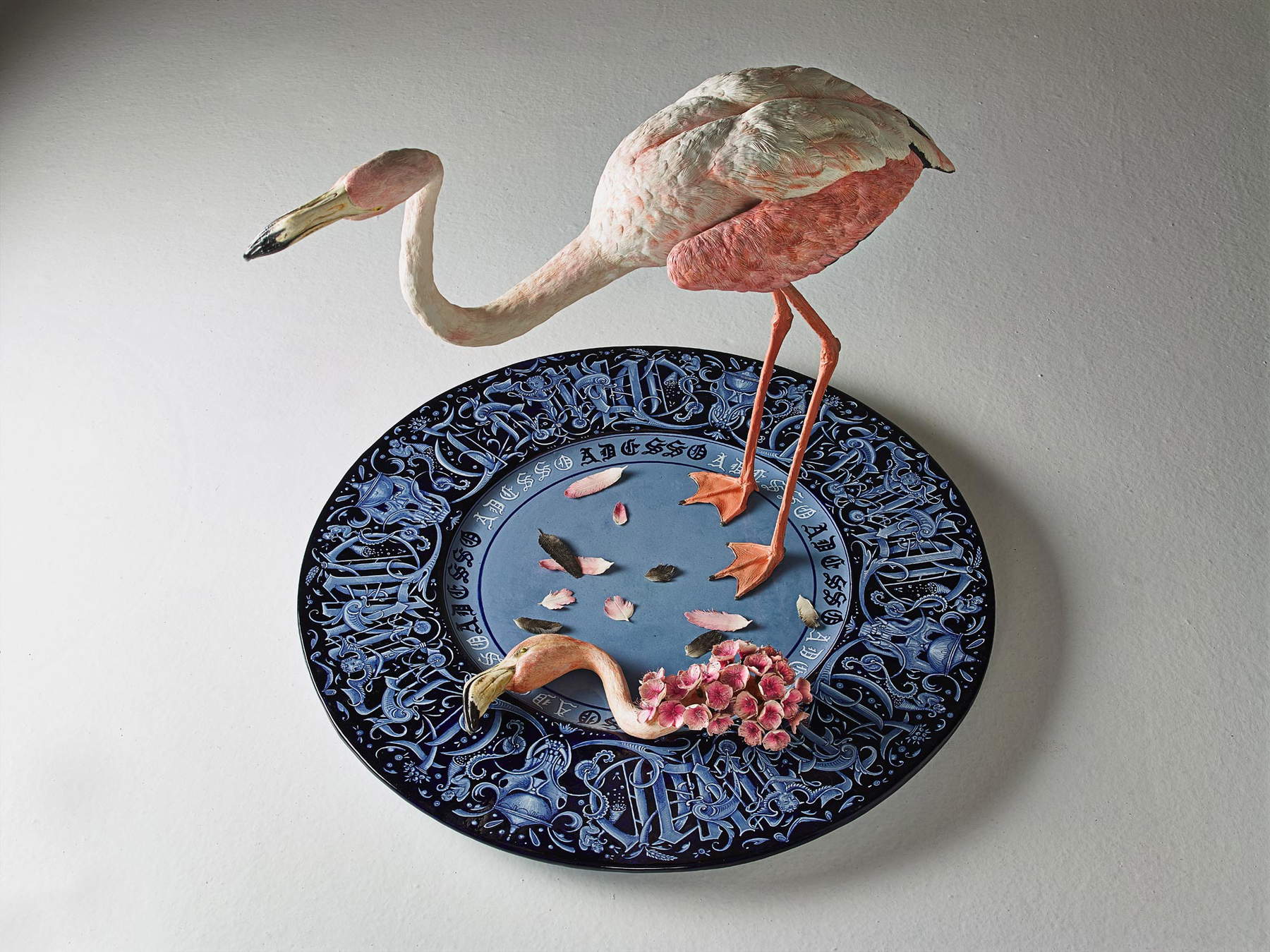 Bertozzi & Casoni, Grotesco con flamenco (2014; cerámica policromada, 84 x 90 x 86 cm)
 Bertozzi & Casoni, Grotesco con flamenco (2014; cerámica policromada, 84 x 90 x 86 cm)