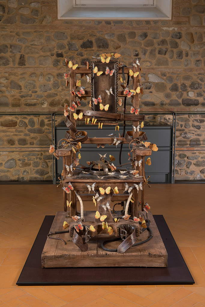 Bertozzi & Casoni, Silla eléctrica con mariposas (2011; cerámica policromada, 165 x 118 x 85 cm; Sassuolo, Museo Bertozzi & Casoni)
 Bertozzi & Casoni, Silla eléctrica con mariposas (2011; cerámica policromada, 165 x 118 x 85 cm; Sassuolo, Museo Bertozzi & Casoni)