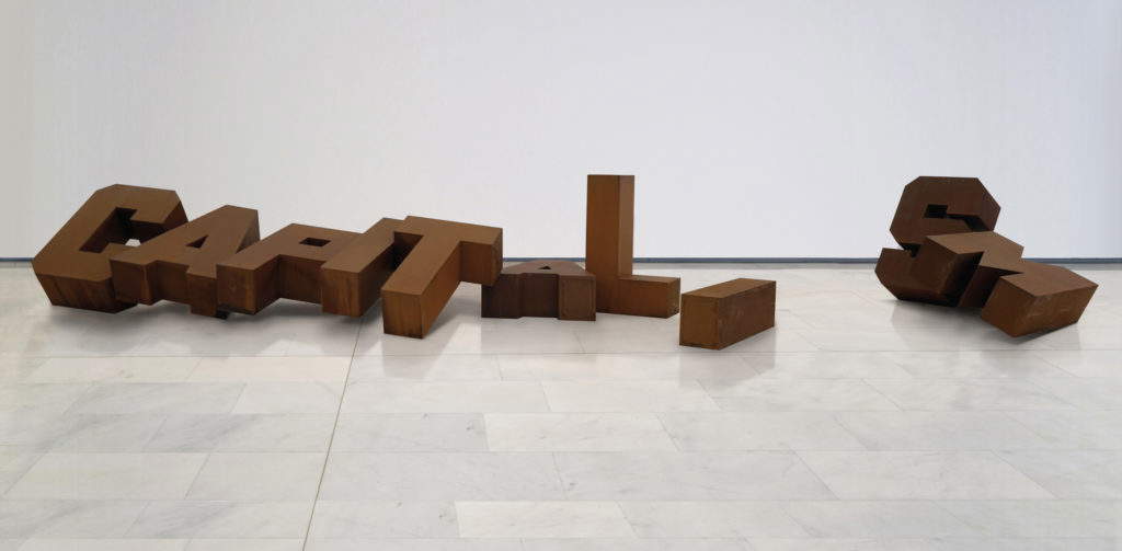 Andrei Molodkin, Fallen Capitalism (2015, acciaio corten, 1000 x 350 x 168 cm circa) Andrei Molodkin, Fallen Capitalism (2015, acciaio corten, 1000 x 350 x 168 cm circa)