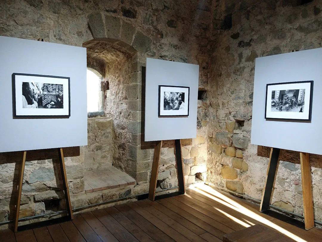 Agencement des expositions Gianni Berengo Gardin. La couleur distrait. Un monde en noir et blanc Agencement des expositions Gianni Berengo Gardin. La couleur distrait. Un monde en noir et blanc