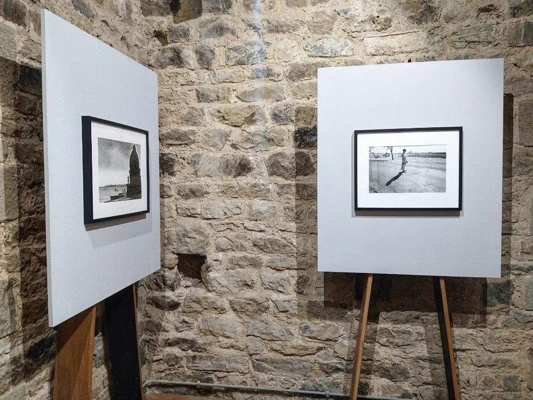 Agencement des expositions Gianni Berengo Gardin. La couleur distrait. Un monde en noir et blanc Agencement des expositions Gianni Berengo Gardin. La couleur distrait. Un monde en noir et blanc
