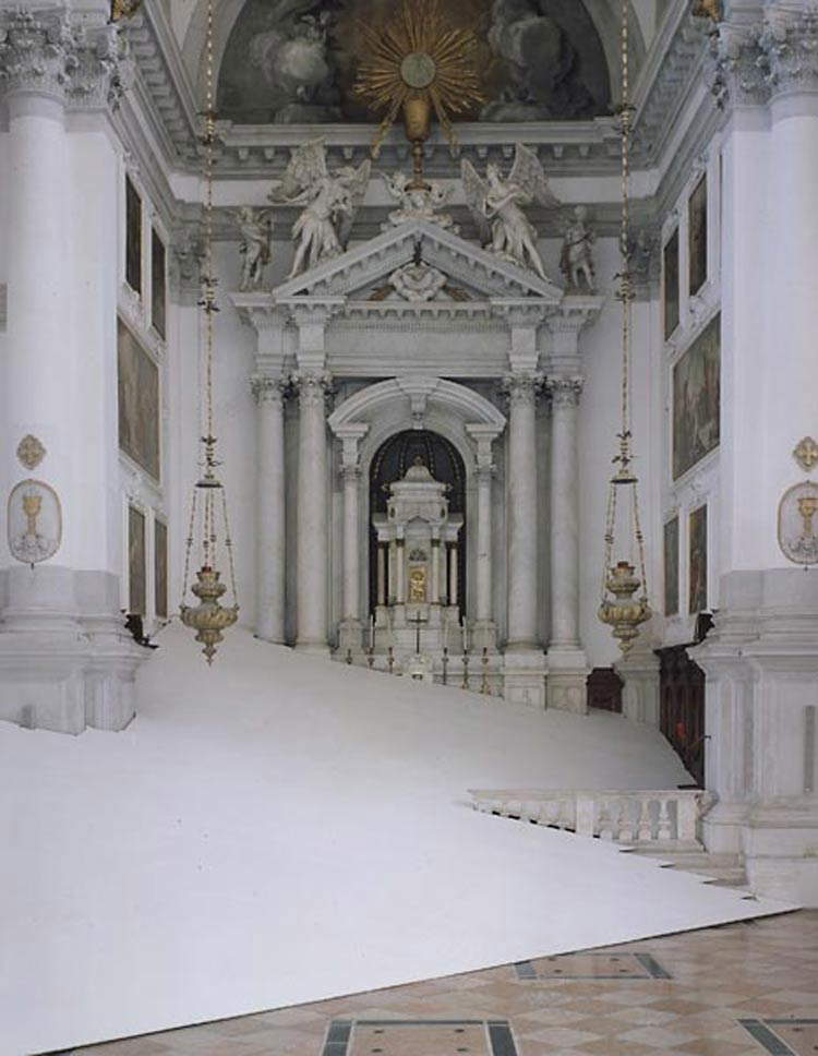 Christoph Rütimann, Schiefen Ebene (1993, Venezia, San Stae) Christoph Rütimann, Schiefen Ebene (1993, Venezia, San Stae)