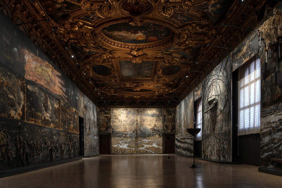 Anselm Kiefer, Questi scritti, quando verranno bruciati, daranno finalmente un po' di luce (2022, Venezia, Palazzo Ducale) Anselm Kiefer, Questi scritti, quando verranno bruciati, daranno finalmente un po' di luce (2022, Venezia, Palazzo Ducale)