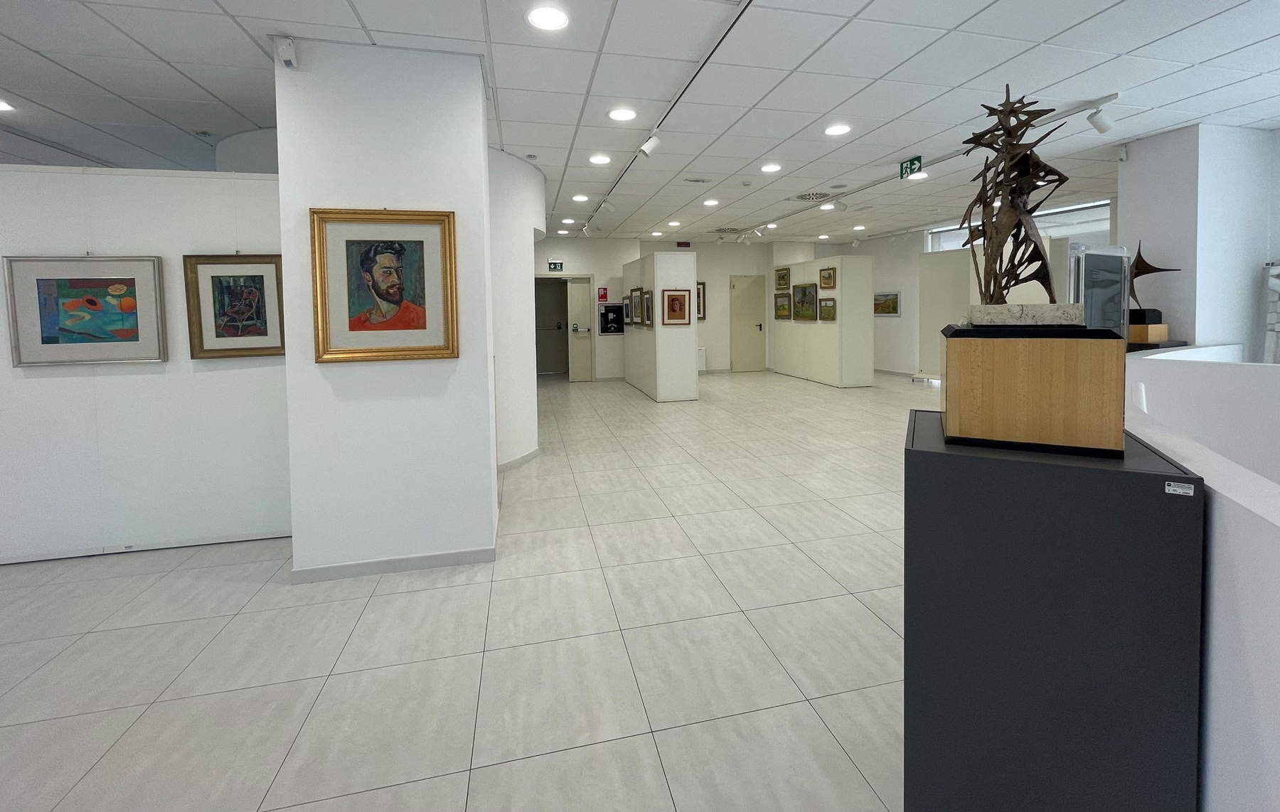 Werke von Albert Friscia in der Nationalbibliothek von Potenza. Fotos Nationalbibliothek von Potenza