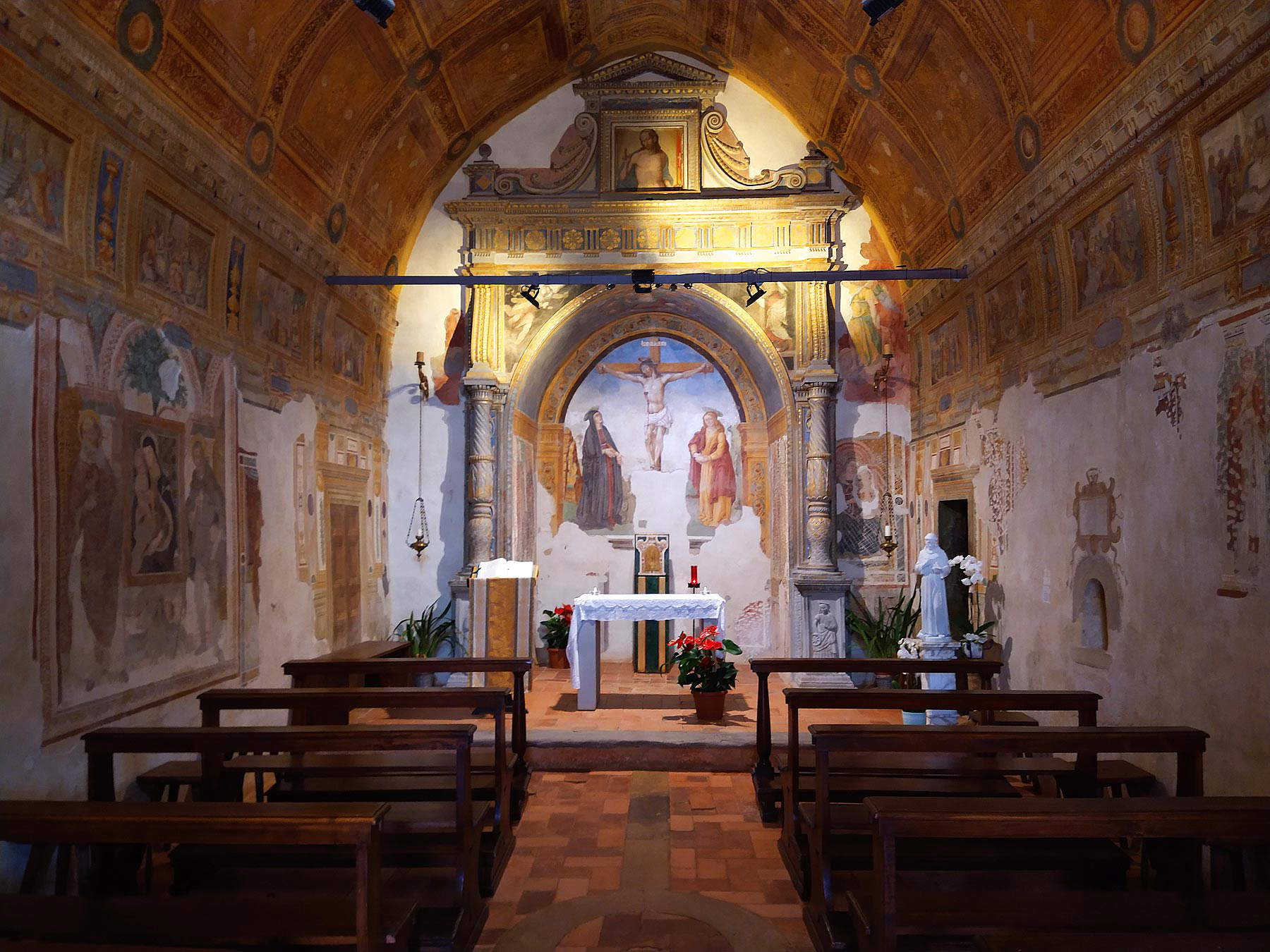 L'intérieur de l'église L'intérieur de l'église