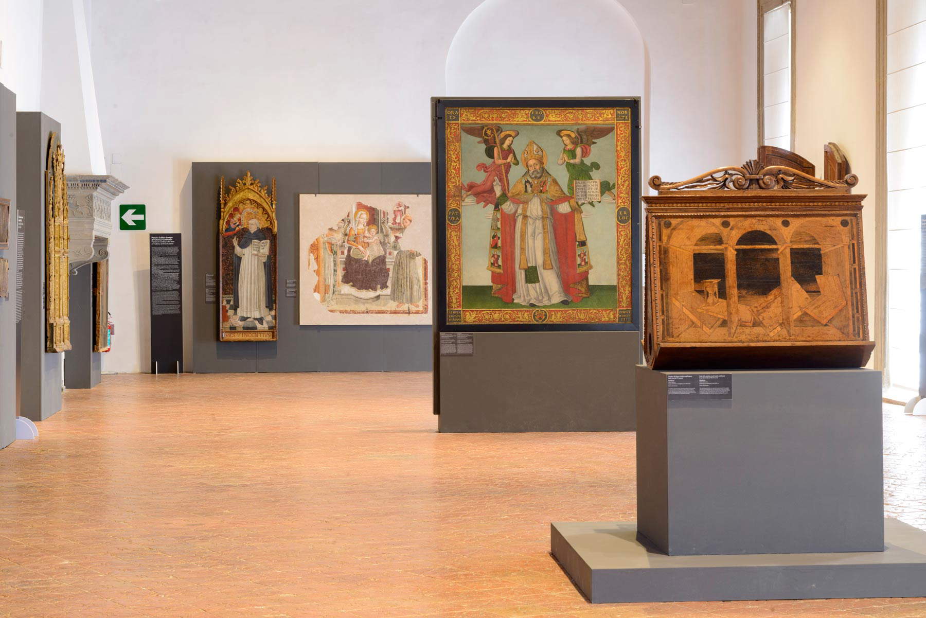Aufbau der Ausstellung Federico da Montefeltro und Gubbio. Da ist unser ganzes Herz und unsere ganze Seele Aufbau der Ausstellung Federico da Montefeltro und Gubbio. Da ist unser ganzes Herz und unsere ganze Seele
