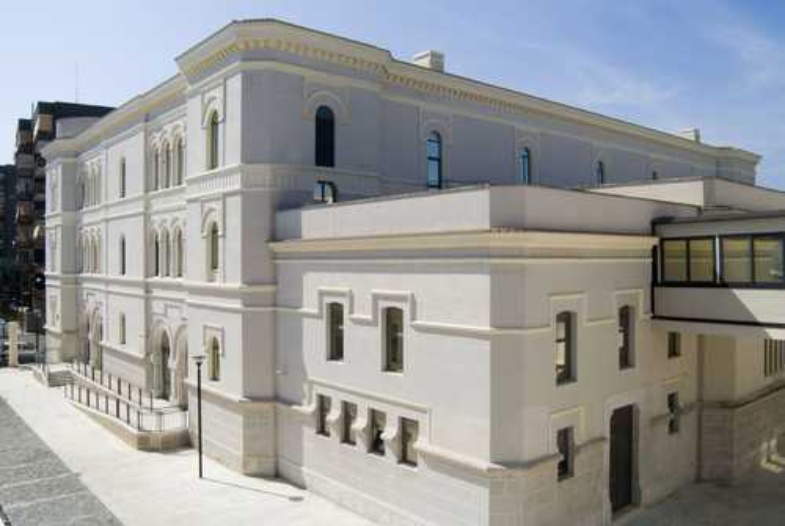 La Biblioteca Nazionale “Sagarriga Visconti Volpi” di Bari La Biblioteca Nazionale “Sagarriga Visconti Volpi” di Bari
