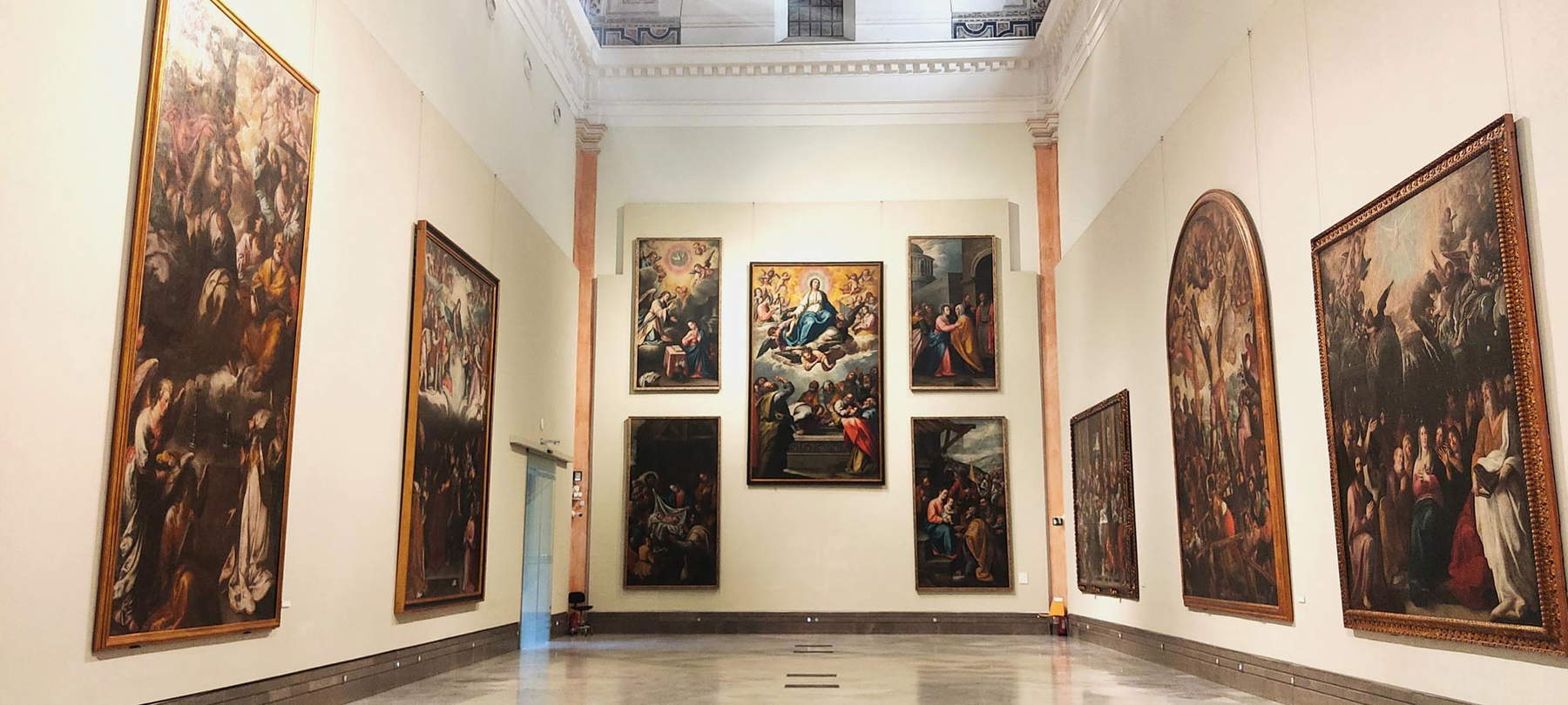 Peintres baroques à l'intérieur de l'église