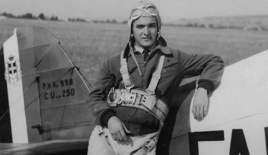 Guido Strazza alla Scuola di Volo dell'Aeronautica Militare (1943). Foto Archivio Guido Strazza