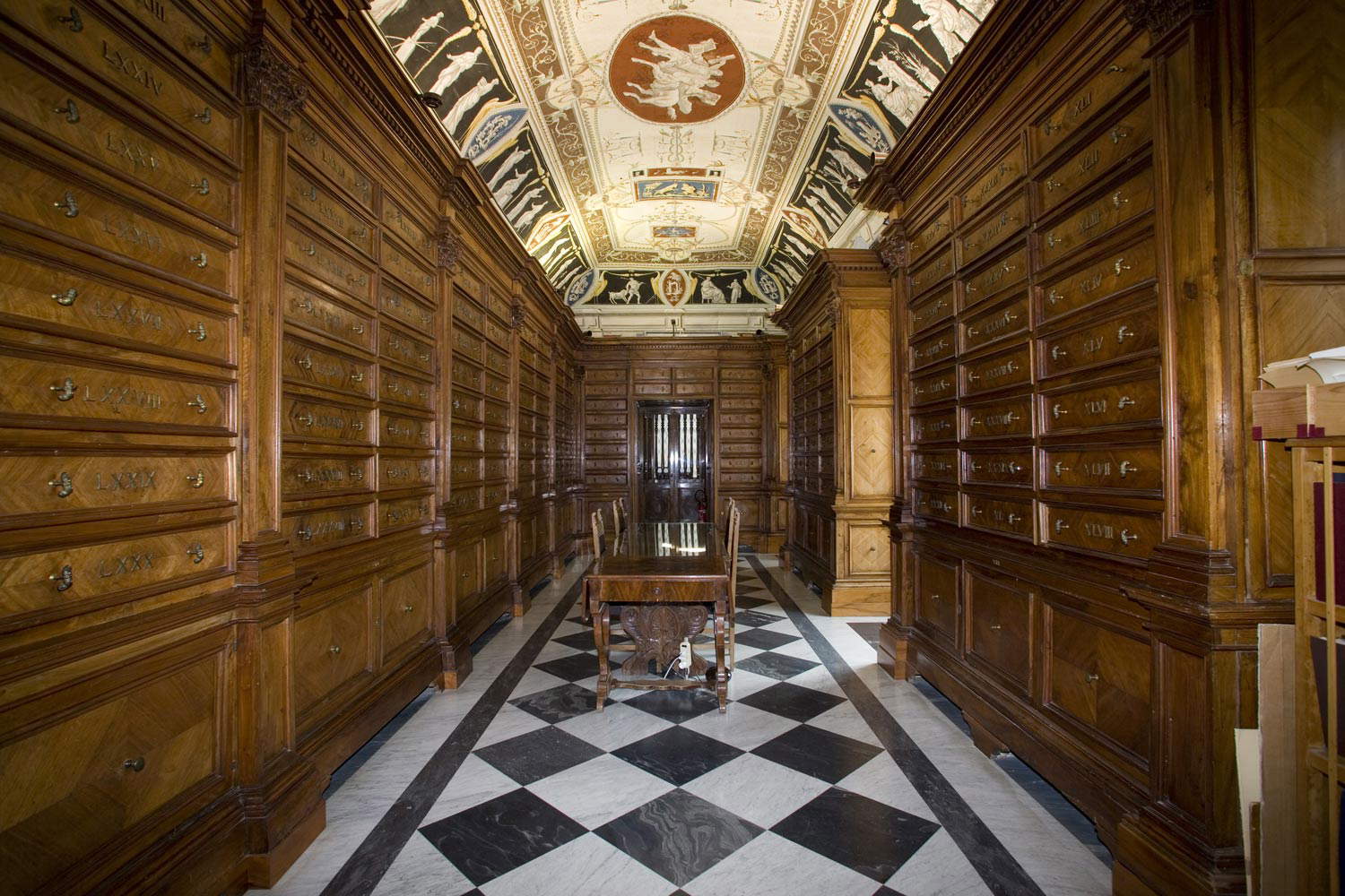 La Biblioteca Statale del Monumento Nazionale Badia di Cava