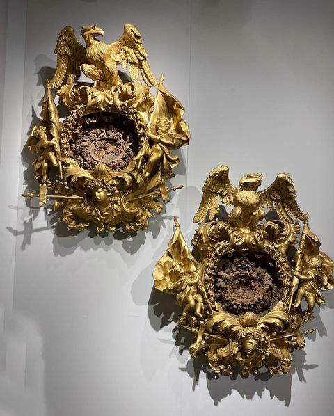 Filippo Parodi (attr.), Coppia di cornici con trofei di caccia (legno scolpito con intagli di bosso di autore emiliano, 96 x 91 cm)